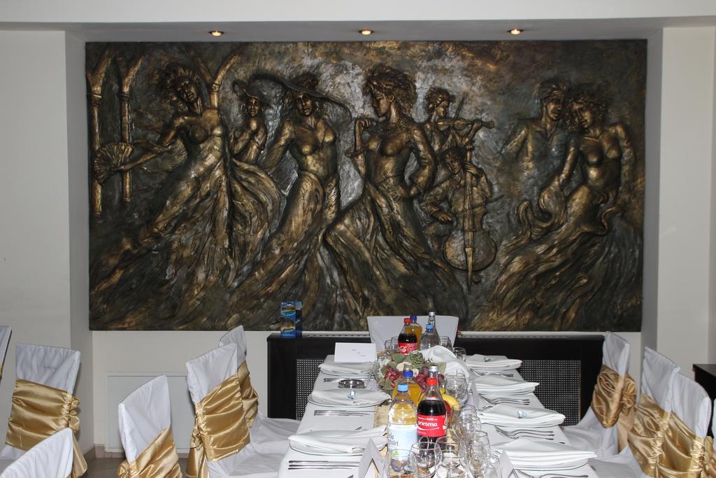 Hotel Royal 2 Urziceni المظهر الخارجي الصورة