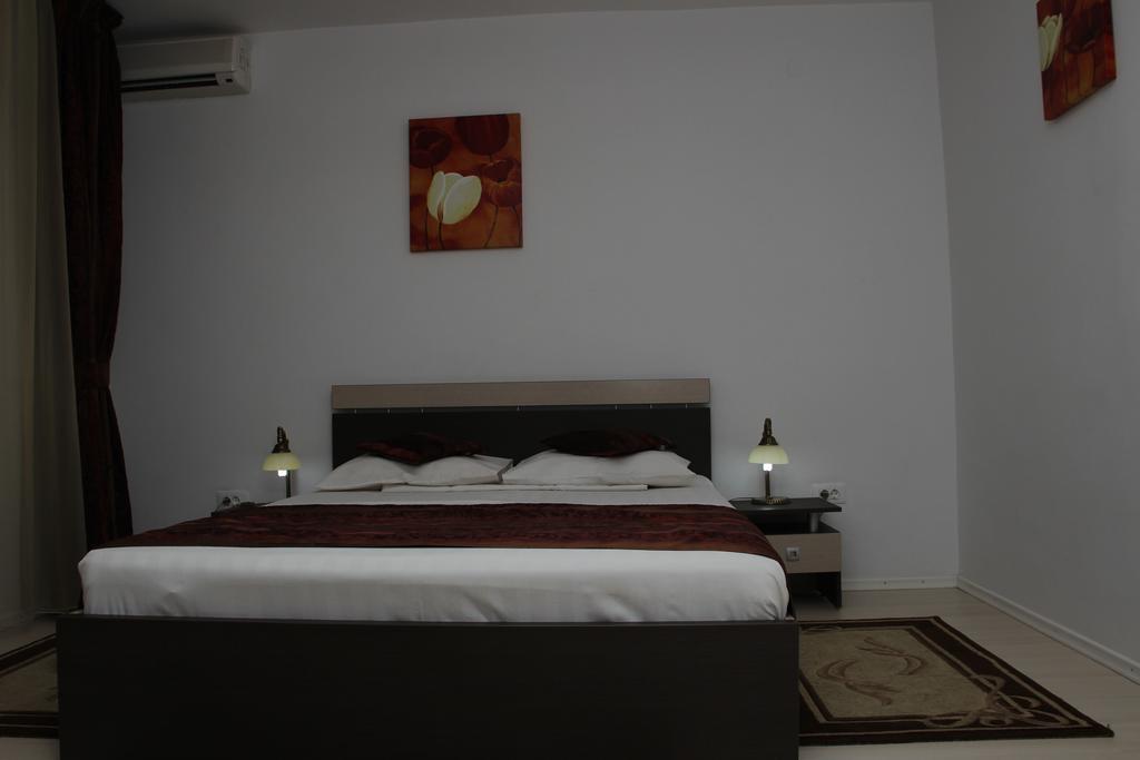 Hotel Royal 2 Urziceni الغرفة الصورة