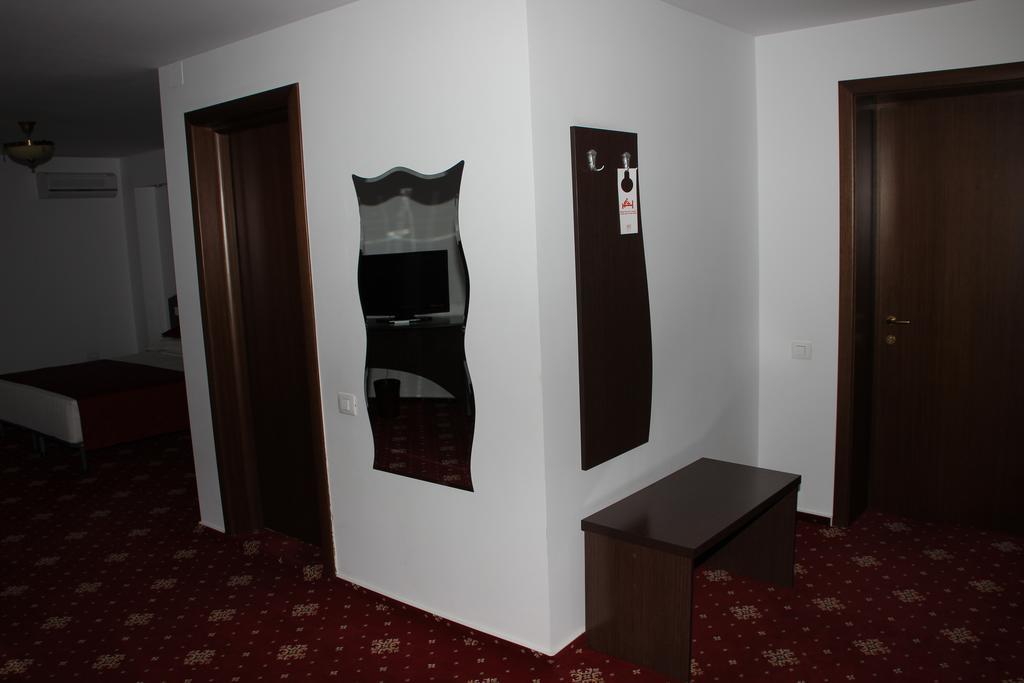 Hotel Royal 2 Urziceni الغرفة الصورة