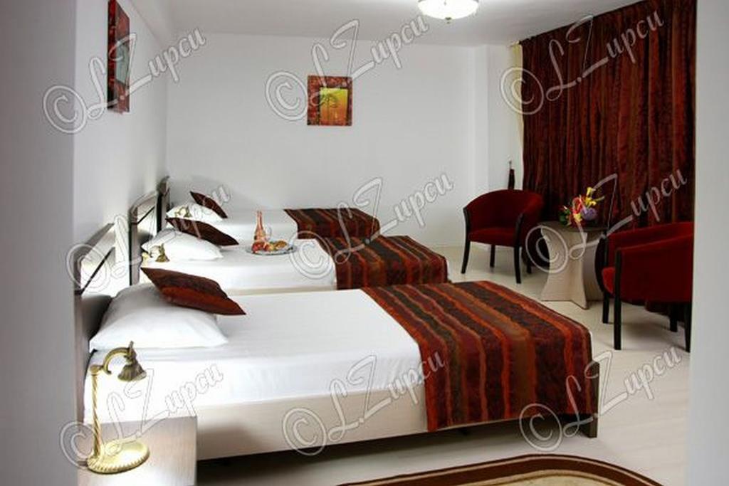 Hotel Royal 2 Urziceni الغرفة الصورة