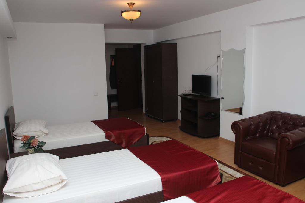 Hotel Royal 2 Urziceni الغرفة الصورة